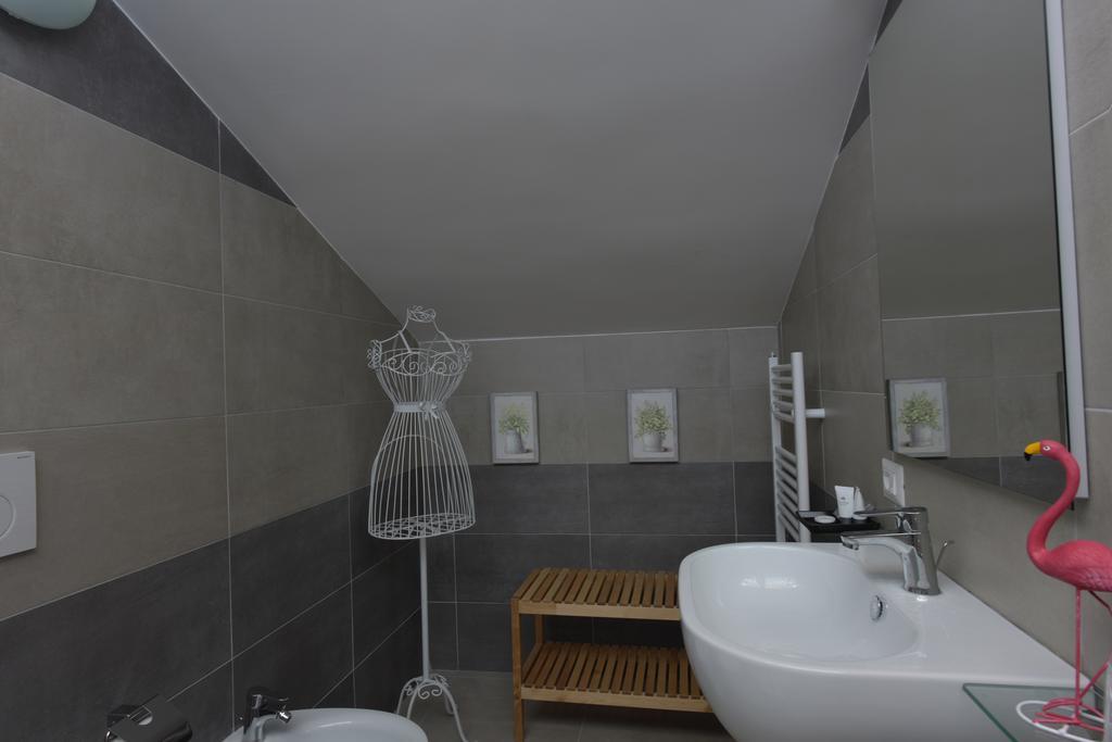 Single Room Private Bathroom,339400456:JPEG